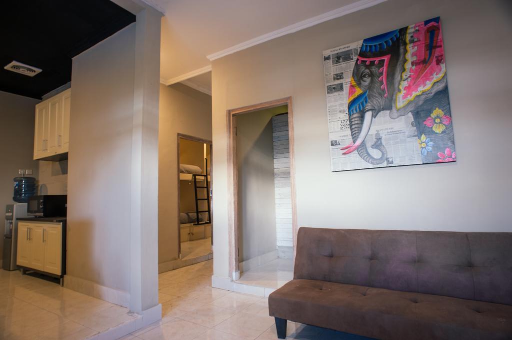 Bedplus Backpacker Kuta Legian  Exterior photo